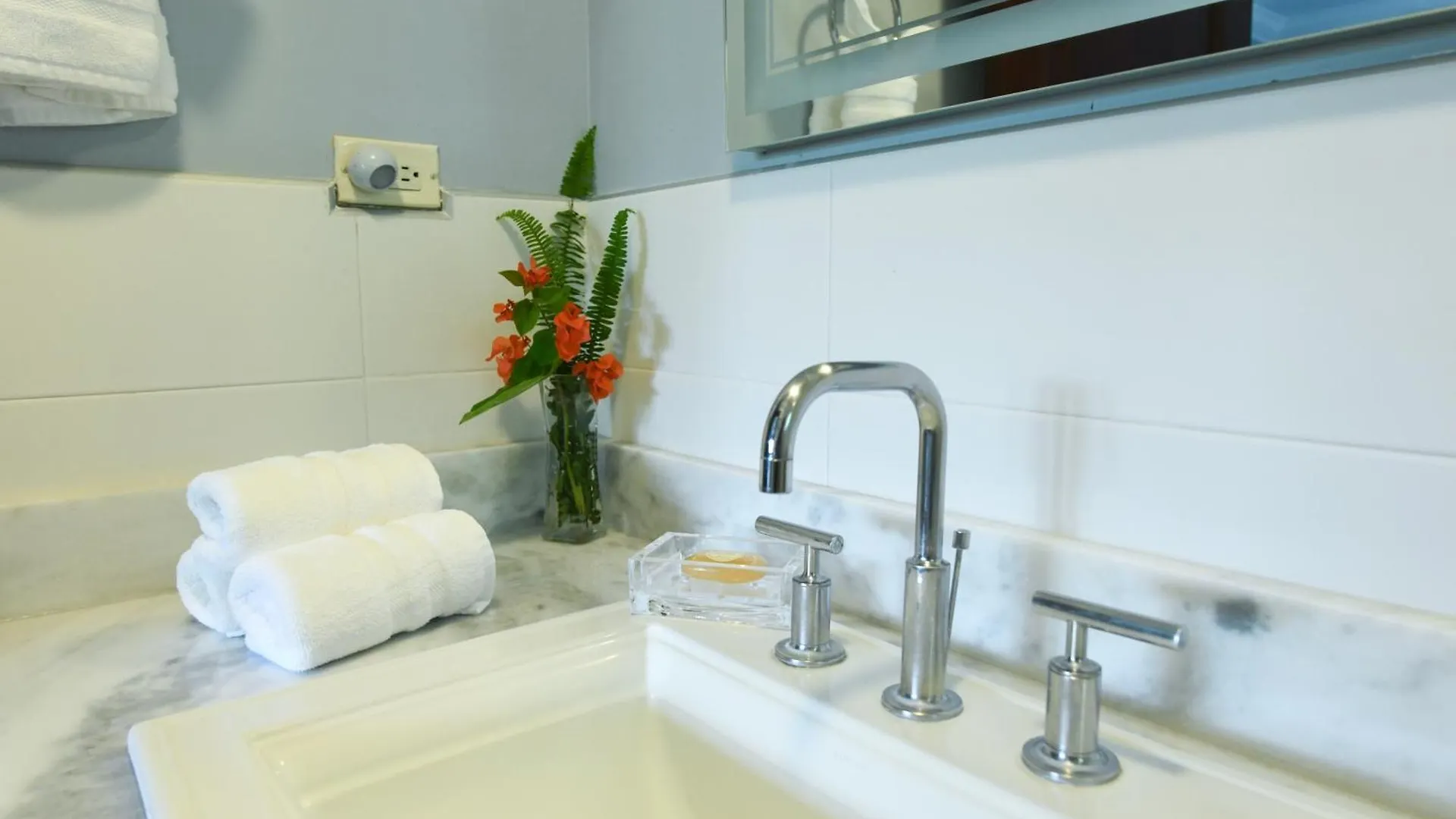 Afimi Beach House Montego Bay 4Br Beachfront Villa