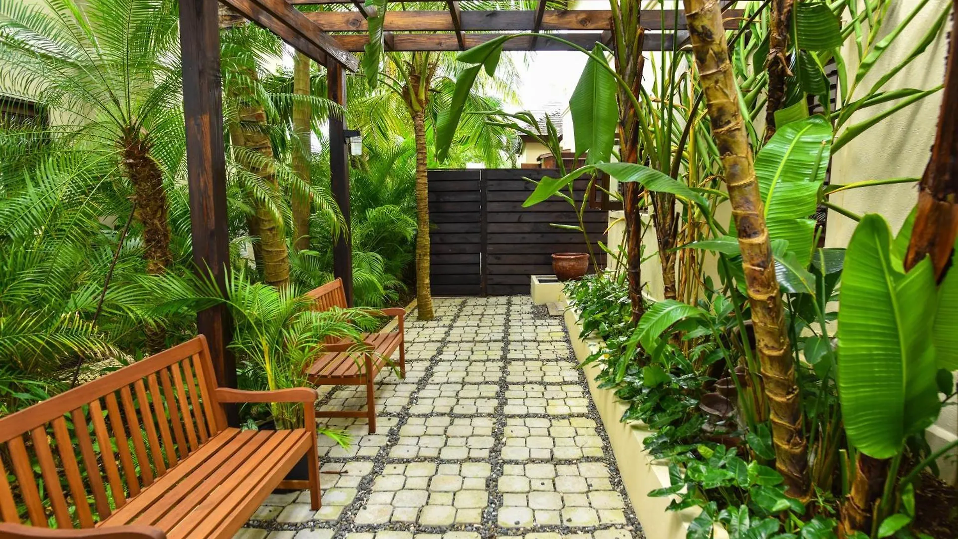 Afimi Beach House Montego Bay 4Br Beachfront Villa