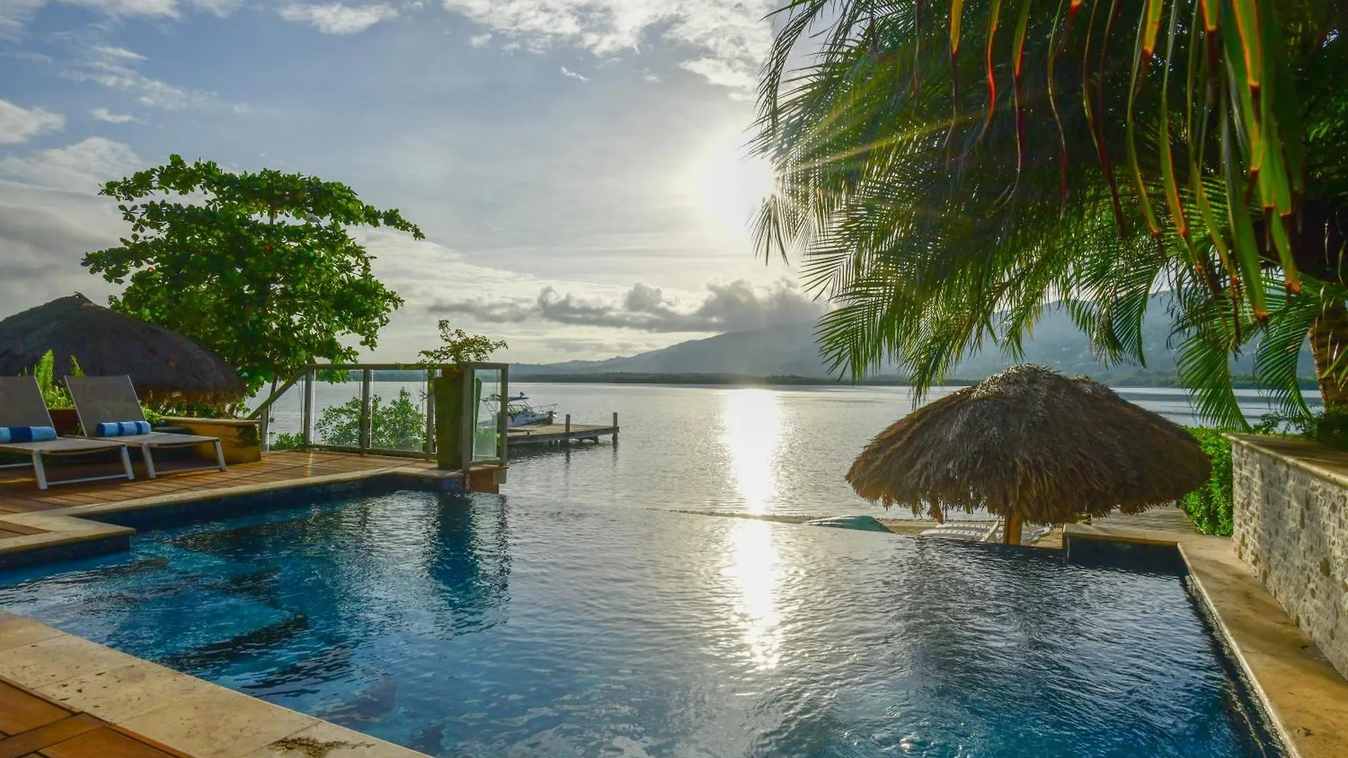 Afimi Beach House Montego Bay 4Br Beachfront Villa 0*,